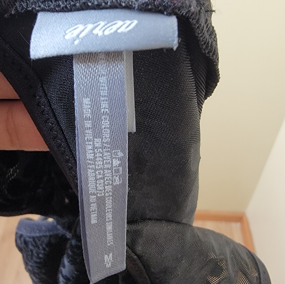 AERIE BLACK FLORAL PRINT BODYSUIT SIZE MEDIUM - Picture 2 of 3